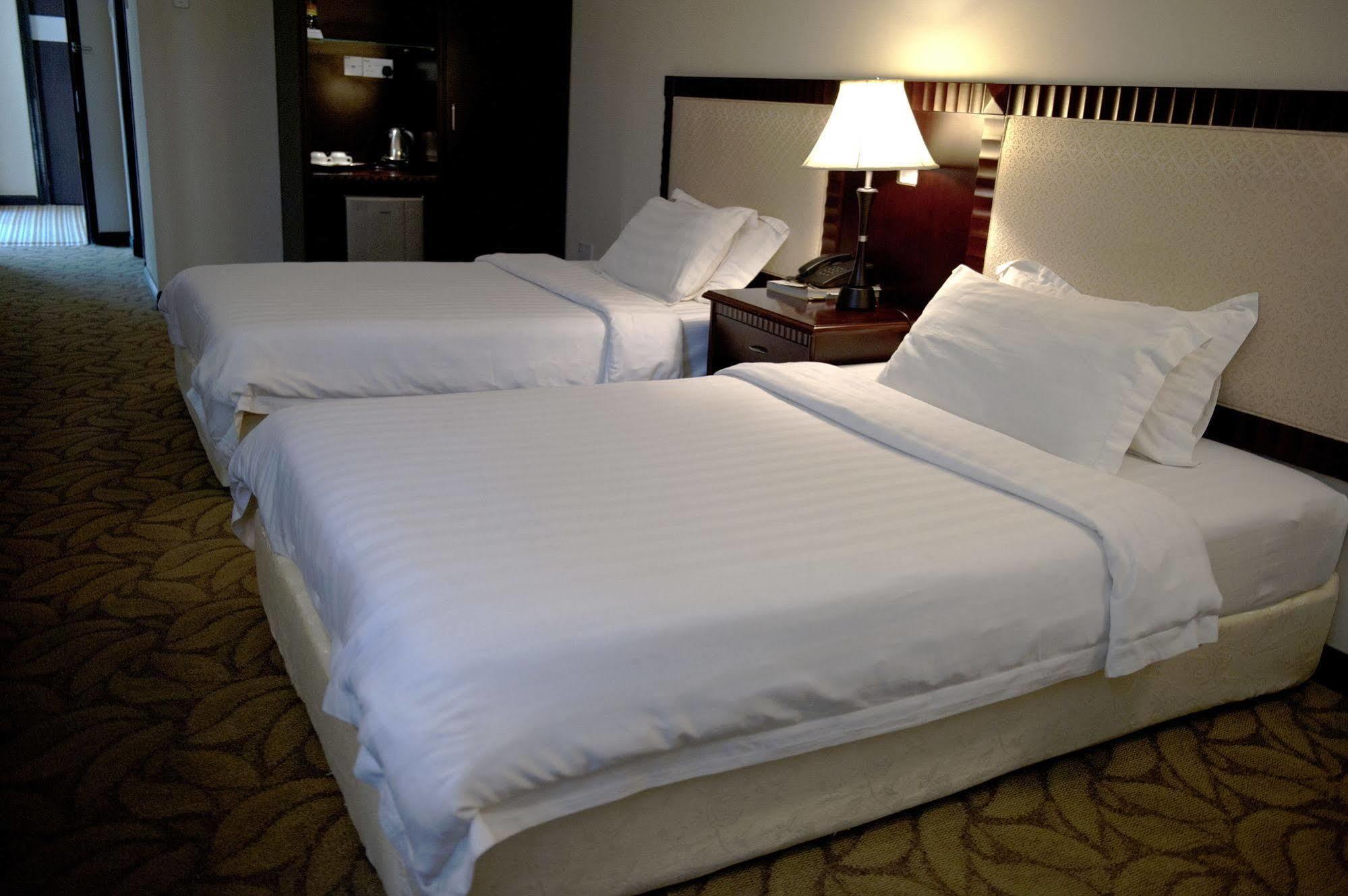 Palm Garden Hotel Brunei Bandar Seri Begawan Buitenkant foto