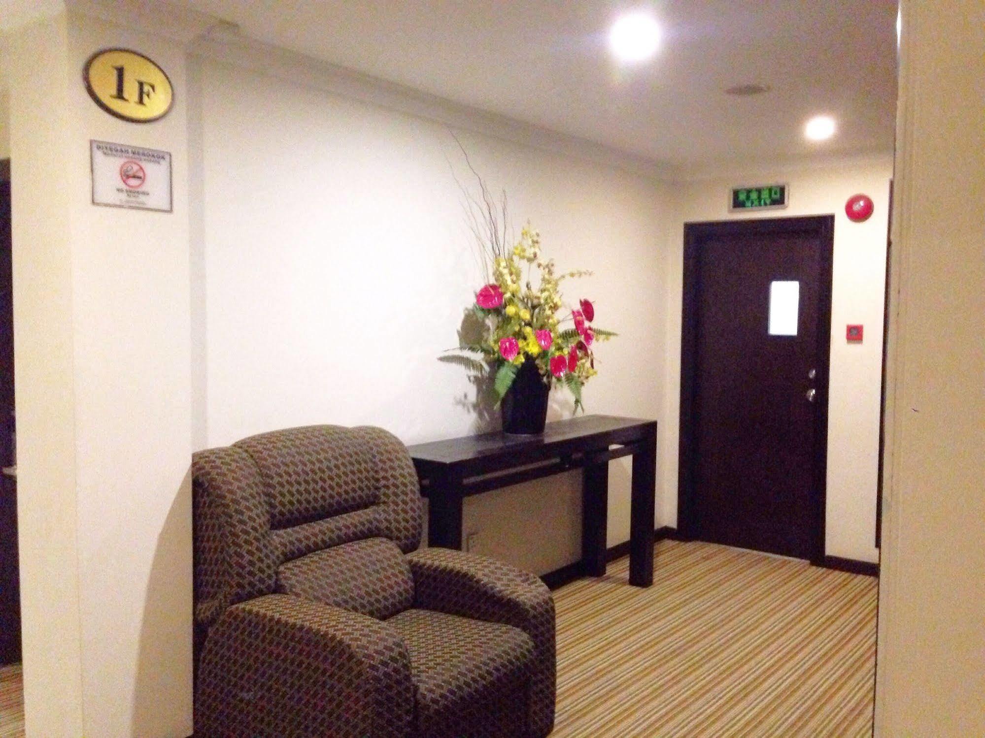 Palm Garden Hotel Brunei Bandar Seri Begawan Buitenkant foto